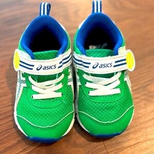 Asics infant/toddler sneakers shoes 13cm / us K5/ euro 21 green and white